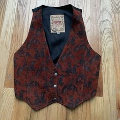 Vest Is In Good Condition Overall Has No Major Rips Stains Or Tears Fits True To Size Men's Medium Southern Gothic Fashion, Vintage Grunge Fashion, Gothic Fashion Men, Phoenix Usa, Cowboy Vest, 70s Inspired Outfits, Mens Vest Fashion, Mens Waistcoat, Black Leather Vest