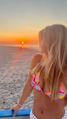 Summer Pic Inspiration, Conservative Beach Poses, Sunrise Beach Insta Pics, Malibu Photo Ideas, Beach Instagram Photo Ideas, Malibu Picture Ideas, Sitting Beach Pictures, Beach Post Ideas Women, Summer Photo Inspo Aesthetic