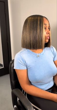 Highlight Quick Weave Bob, Short Bob Hairstyles For Black Women Quick Weave Highlights, Highlighted Bob Black Women, Highlight Bob Black Women, Black And Blonde Bob, Bob Highlights, Cute Weave Hairstyles, Short Quick Weave, 2024 Hairstyles