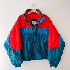 This vintage jacket is in good condition, very well crafted and sure to keep warm.  Jacket includes: 2 front pockets,  1 inside pockets, & quilted interior lining. Perfect for a fun retro style! Brand: McGregor Tag Size Listed: Large *Best Fits Men's Size Large *Best Fits Women's Size Large Measurements (Laid Flat Across) Chest: 24.5 inches, Length: 25.5 inches, Sleeve Length: 31 inches. Material: Shell: 100% Nylon, Lining: 100% Nylon, Padding: 100% Polyester Ski Vintage, Warm Jacket, 80s Vintage, Retro Stil, Vintage Jacket, Ski Jacket, Style Retro, Keep Warm, Mens Fitness