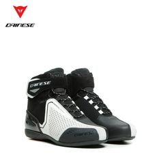 Comfort and ventilation, on all urban routes. This certified women's shoe represents the best of Dainese sports DNA. Well ventilated, it ensures an excellent level of protection during everyday activity. Air Shoes, Lady Shoes, Ankle Shoes, Loose Ends, Motorcycle Boots, Sleek Look, Puma Sneaker, Cowhide Leather, Gift Guide