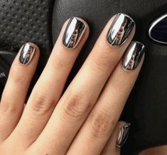 Mirror Nail Polish, Chrome Nail Polish, Metallic Nail Art, Silver Nail Art, Metallic Nail Polish, Nagellack Trends, Mirror Nails, Silver Nail, Nagel Tips