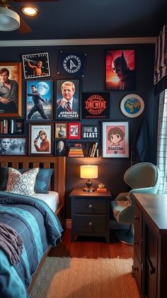 29 Stunning Teen Bedroom Ideas for a Beautiful Bedroom Makeover Collectors Bedroom, Boys Small Bedroom, Different Room Ideas, Design A Bedroom, Teen Bedroom Ideas, Cozy Nooks, Bold Color Schemes, Teen Decor, Mens Bedroom