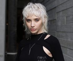 Blonde Mullet Women, Grey Mullet, Edgy Short Haircuts, Short Shaggy Haircuts, New Hair Do, Look Grunge, Short Shag Haircuts, Shaggy Hair, Dark Roots Blonde Hair