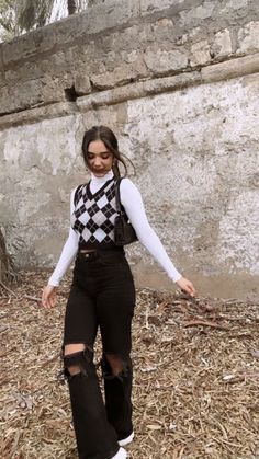 Nice Fashion Outfits, What To Wear With Vests Outfits, Different Style Astethics, Classic Fashion Style Midsize, Subtle Dark Academia Outfits, Non Revealing Outfits, Knitted Vest Outfits For Women, Softy Outfits, Cute Modest Outfits With Jeans