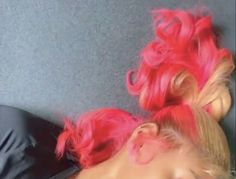 Haircolor Ideas, Pink Blonde Hair, Pink Hair Dye, Blonde With Pink, Cute Curly Hairstyles