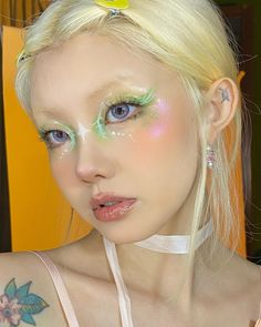 Artsy Makeup Look, Layout Makeup, Shoot Concept, Artsy Makeup, Douyin Makeup, Face Makeup Tutorial, Cool Makeup Looks