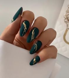 Emerald Nails, Dark Green Nails, Green Nail Designs, Her Nails, Dark Nails, Manicure Y Pedicure, Chic Nails, Nail Arts, Matte Nails