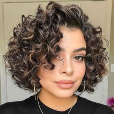 Chin Length Hair Styling Ideas, Short Ringlet Hair, Round Bob Curly Hair, Short Curly Face Framing Layers, Curly Hair Short Styles Ideas, Short Curly Hair Chin Length, Short Curly Bob Hairstyles With Bangs, Curly Bob Shoulder Length, Curly Bobs For Black Women