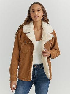 When cold weather comes, you won't want to get caught out and about without our Women’s Western Sherpa-Lined Corduroy Wrange Coat. Reimagined in the perfect texture for changing seasons, this jacket is crafted from cotton and lined with sherpa all the way up to the notched collar for extra warmth. It comes with angled hand pockets, chest pockets with the signature “W” stitching, and a full button closure for easy layering. Western Autumn Outfits, Country Cowgirl Outfits, Western Capsule Wardrobe, Western Women Outfits, Colorado Cowgirl, Casual Christmas Outfits For Women, Carhartt Jacket Women's, Western Jacket Women, Rodeo Fits