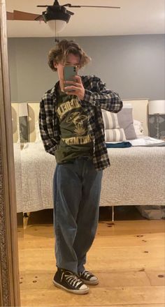 Comfy Masculine Outfits, Indie Clothing Style Men, Indie Streetwear Men, Indie Style Mens Outfit, Joji Concert Outfit Men, Men Style Grunge, Indie Outfits For Men, Earth Tone Flannel, Indie Men Style