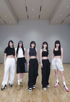 Dance Hiphop Outfit, Hip Hop Class Outfits, Kpop Dance Outfits Ideas, Dance Outfits Practice Hip Hop, Hiphop Dance Outfit Dancers, Dance Practice Outfits Ideas, Korean Dance Outfit, Hiphop Dance Outfit