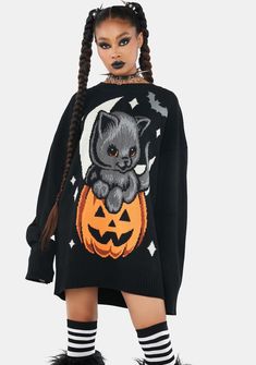 Halloween Casual Outfits, Halloween Sweaters, Cute Halloween Outfits, Halloween Mode, Pumpkin Sweater, Pumpkin Graphic, Emo Style, Fun Office, Halloween Clothes