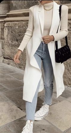 Business Minimalist Outfits, Outfit Sacó Blanco, Outfits Saco Blanco, Outfit Chaleco Largo, Outfit Saco Blanco, Outfits Con Blazer Blanco, Outfit Chaleco Blanco, Chaleco Blanco Outfit, Outfit Blazer Blanco