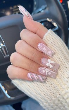 White Pink Christmas Nails, White Simple Christmas Nails, Latina Christmas Nails, Nail Inspo Coffin Winter, Medium Square Acrylic Nails Winter, Nails Xmas Design, Nail Ideas Acrylic Winter, Ttpd Nail Ideas, Christmas Nails With Initials