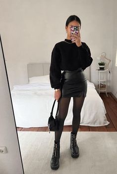 Black Skirt And Stockings Outfit, Outfits With Stockings Casual, Black Leather Skirt Outfit Winter, Outfit Recital, Skirt And Stockings Outfit, Leather Skirt Outfit Winter, Black Leather Skirt Outfit, Black Skirt Outfits, Leather Skirt Outfit