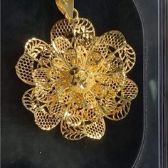 18k Yellow Saudi Gold Flower Pendant (Real Not Platted) 10 Grams Measurement 40 Mm Saudi Gold, Gold Flower, Gold Flowers, Flower Pendant, Womens Jewelry Necklace, Limited Time, Jewelry Necklaces, Women Jewelry, Pendant