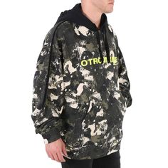 SKU: CMBB088R20FLE001-6159. Hoodie from Marcelo Burlon in Cotton and Polyester featuring a hood with drawcord closures, long sleeves, ribbed cuffs and hem, camouflage print, Ostromundo print on the chest, kangaroo pocket and a relaxed fit. Materials: 82% Cotton, 18% Polyester. Urban Camouflage Sweatshirt For Streetwear, Camouflage Long Sleeve Sweatshirt For Streetwear, Camouflage Long Sleeve Hoodie For Streetwear, Military Long Sleeve Sweatshirt For Streetwear, Long Sleeve Camouflage Hoodie For Streetwear, Military Style Long Sleeve Hoodie With Adjustable Hood, Military Style Long Sleeve Sweatshirt For Streetwear, Camouflage Long Sleeve Hoodie For Outdoor Activities, Camouflage Hoodie Sweatshirt For Streetwear