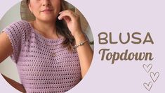 a woman wearing a purple top with the words blusa topdown written below her