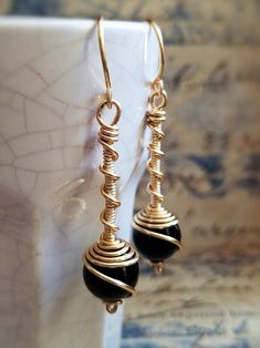 Greek Antiquity, Wire Jewelry Earrings, Twist Earrings, Wire Wrap Jewelry Designs, Wire Wrapped Jewelry Diy, Wire Jewelry Making, Wire Jewelry Tutorial, Wire Jewelry Designs, Diy Wire Jewelry