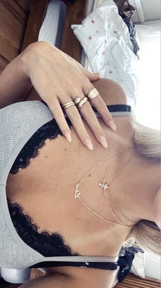 Stockholm Accessories, Ring Stacks, Necklace Ring, Foto Ideas Instagram, Jewelry Lookbook, Jewelry Inspo