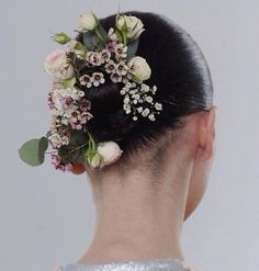 ❤ JULIEN FOURNIE 2014 Flower Aesthetics, Julien Fournié, Flowers In Her Hair, Bridal Flower Crown, Graduation Hairstyles, Floral Fashion, Formal Hairstyles, Spring Flower, Party Hairstyles