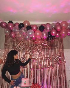 Decorações para aniversários Euphoria Cowgirl, Birthday 17, Surprise Birthday Decorations, Red Birthday Party, 21st Bday Ideas, 16th Birthday Decorations, Happy Birthday Decor