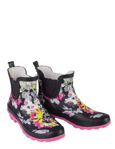 A Gardener’s dream. Painterly florals are muddled upon classic English Wellie silhouettes. Despite the mud and the muck, these indispensable beauties steadfastly bloom upon your feet as you trudge through your garden, keeping toes warm and dry. Only size 7 remains but with a cozy pair of socks, they can accommodate size 6 as well. Ankle Wellies, Edwardian Shoes, Hare Rabbit, Chic Garden, Garden Boots, Rainy Day Fun, Peacock Chair, Victorian Garden, Vintage Florals