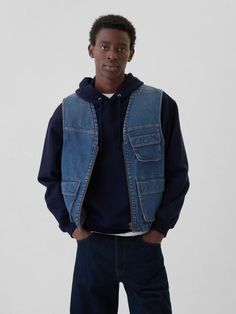 The denim vest adds an extra layer of cool when paired with a simple hoodie. Throw on some fitted jeans or khakis, and you have an effortlessly stylish outfit. Sneakers or boots add the right amount of edge. This look brings together classic and casual elements for something fresh.
Top: Hoodie layered under a lightweight denim vest.
Bottom: Fitted jeans or chinos with casual shoes.
#MensStyle #Mensactivewear #Mensbottoms #WinterOutfit #FallFashion #WinterStyle #ModernGentleman #CardiganOutfitMen #UnitedStates #MensWinterFashion #ModaHombreInvierno #Hoodie #HoodieStyle #ChristmasFashion #PufferJacket #Jacket #JacketOutfit #WinterJacket #Coat #Peacoat #Hat