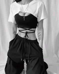 Cute Emo Accessories, Kpop Fashion Outfits Concert, Ropa Dark Aesthetic, Dark Aesthetic Outfits Casual, Dancer Aesthetic Outfit, Edgy Clothing Style, Aesthetic Dark Outfits, Badass Outfits For Women, Mafia Girl Outfits