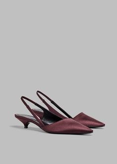 Color: Midnight Bordeaux Smooth satin upper Kitten heels Partially elasticized slingback strap Pointed toe 72% Viscose 28% Silk By Loulou Studio. Made in Italy Elegant Shoes Heels, Loulou Studio, Burgundy Shoes, Kitten Heel Shoes, Wedding Guest Hairstyles, Vintage Heels, Low Heel Sandals, Paris Woman, Elegant Shoes