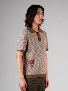 This is a young and casual top by IOEDLE that is made out of high quality and sturdy fabric. With unique design detail and trendy mood, you can style it for your vibrant and casual daily outfit.- Wavey pattern of the knit fabric- Logo embroidery detail- Vintage knit collar- Logo engraved vintage buttons Winter Cotton Collared Tops, Cotton Tops With Ribbed Collar For Streetwear, Casual Crew Neck Top With Ribbed Collar, Casual Tops With Ribbed Crew Neck, Brown Collared Knit Tops, Collared Graphic Print Top For Fall, Casual Knit Sweater With Graphic Print, Fitted Cotton Jacquard Knit Sweater, Streetwear Knit Tops With Ribbed Collar