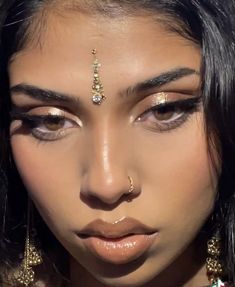 Natural Goddess Makeup, Earthy Makeup Aesthetic, Aquarius Makeup Aesthetic, Sag Rising Makeup, South Asian Makeup Looks, Libra Venus Makeup, Spiritual Makeup Aesthetic, Natural Golden Makeup, Greek Makeup Look