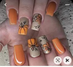 Fall Nails Ideas Autumn Pumpkins, Square Nail Designs Halloween, Fall Nail Designs With Pumpkins, Autumn Theme Nails, Pumpkin And Leaves Nails, Pretty Autumn Nails, Elegant Halloween Nails Design, Autumn Halloween Nails, Fall Nails With Pumpkins