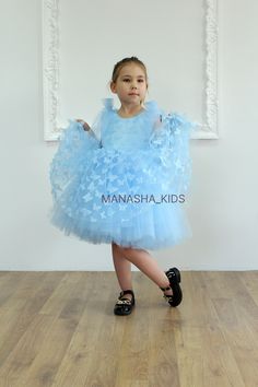 We are delighted to offer you a charming handmade children's dress that is exclusively made to order. This unique dress is crafted from tulle fabric adorned with delicate butterfly lace, adding a touch of elegance and lightness to the design. The dress features a full skirt that falls below the knee, creating a fairytale silhouette that makes your child feel like a true princess. The open back adds a touch of sophistication and refinement. Special accents are the bows that adorn the back and shoulders, adding originality and a festive flair. Available in the following colors: - White - Black - Pink - Blue - Powder Order this enchanting dress now using our standard size chart. If you prefer a custom order, contact us, and we will happily create a dress to your specific measurements, ensurin Whimsical Dress-up Tulle Dress, Princess Style Organza Tutu Dress For Baptism, Whimsical Tulle Skirt Dress For Dress-up, Princess Tulle Dress For Birthday, Princess Style Tulle Dress For Birthday, Tulle Princess Birthday Dress, Baptism Princess Dress With Organza Tulle Skirt, Organza Princess Dress With Tulle Skirt For Baptism, Blue Ruffled Princess Dress For First Birthday