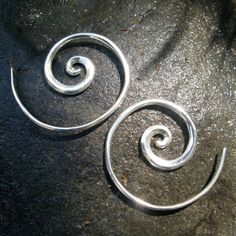 * Pair of Spiral Earrings * Solid sterling silver. * 1.25 Inch Diameter (32mm). To see these in Gold-tone: https://www.etsy.com/listing/822612967/spiral-earrings-gold-tone-036bb The solid sterling silver spiral earrings are, hands-down, my best selling earrings. Their minimalist style makes them incredibly versatile for any occasion. They're also a great gift for your girlfriend, mom, friend, or anyone you want to show appreciation for. These artisan earrings are carefully made with depth, dimen Artisan Earrings, Spiral Earrings, Eco Friendly Jewelry, Minimal Jewelry, Sterling Silver Hoops, Minimalist Earrings, Silver Hoops, Minimalist Jewelry, Sterling Earrings