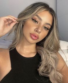 Beige Blonde Hair, Latina Hair, Brown Hair Balayage, Blonde Hair Inspiration, Blonde Hair Looks, Colour Ideas, Hair Color Balayage