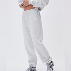 Fleece Lined And Super Comfy! Light Gray Gap Athleisure Sweatpants With Pockets, Gap Athleisure Pants With Pockets, Athleisure Gap Pants With Pockets, Gap Loungewear Pants With Pockets, Gap Relaxed Fit Athleisure Pants, Casual Gap Joggers For Loungewear, Sporty Gap Joggers For Loungewear, Gap Athleisure Pants For Loungewear, Gap Athleisure Loungewear Pants