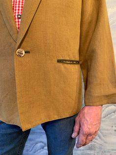 "Classic Austrian Mustard Brown Bawarian Trachten Mens Jacket Alpen German Jacket Trachten Linen Traditional Bavarian Jacket Size Large Estimated size: L Material: 50% Linen; 45% Polyester Linning: 100% Acetate Measurements: (lying flat) Length: 28,5\"/ 72 cm Sleeve: 24\" / 61 cm Shoulders: 18\"/ 46 cm Pit to pit: 21.5\"/ 55 cm Waist: 21.5\"/ 54 cm Please check measurements to insure a proper fit. Remember to allow yourself some extra room for movement. You can compare these with something from Olive Single Breasted Blazer For Fall, Olive Single-breasted Blazer For Fall, Vintage Single-breasted Khaki Blazer, Vintage Khaki Single-breasted Blazer, Vintage Khaki Blazer With Lapel Collar, Vintage Khaki Blazer For Fall, German Dress, Pink One Piece, Extra Room