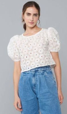 Cropped Manga, Maria Isabel, Look Casual, White Blouse, Bermuda Shorts, Fashion Inspiration, Style Inspiration, Off White