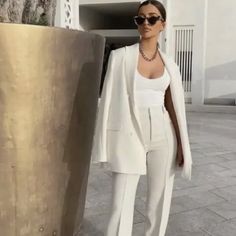 Nwt Tuxedo Jacket Ecru Ref. 2581/778 Double Breast Tailored Fit Smoke Free/ Pet Free Reasonable Offers Welcome Chic All White Outfit, Formal Pant Suits For Women Classy, White Suit Outfit, Formal Pant Suits For Women, Grad Outfits, Outfit Elegantes, Pant Suits For Women, White Suit, Blazer Outfit