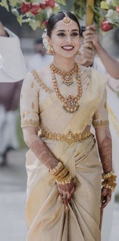 South Indian Bridal Dress | Jewellery Kerala Set Saree Wedding, Engagement Looks South Indian, Kerala Saree For Wedding, Blouse Designs South Indian Bridal, Tamil Engagement Saree, Kerala Marriage Saree, Mallu Wedding Saree, Kerala White Saree Look, White Wedding Saree Blouse Designs