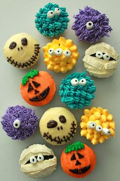 cupcakes decorated to look like halloween decorations