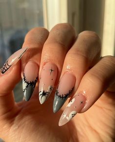 Fall Spooky Nails Almond, Spooky Neutral Nails, Almond Shaped Nails Designs Halloween, Long Almond Nails Halloween, Minimal Spooky Nails, Halloween Nails By Skin Tone Range, Natural Nail Designs Halloween, Simple Halloween Nail Art Designs, Spooky Simple Nails