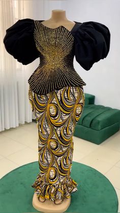 Kaba Styles, Ankara Outfits, Ankara Tops, Ankara Skirt And Blouse, Fashionable Work Outfit, Ankara Designs, Ankara Gowns, Best African Dresses, African Fashion Designers