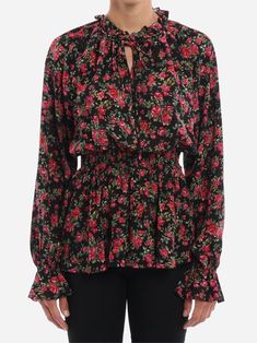 Dolce & Gabbana Floral Print Silk Ruffle Blouse's signature rose is brought to life against an all-black background on this blouse, the label's most popular style. slim shape tailored with a flattering princess-seam silhouette, while feminine trims add off-duty touch workwear. Team yours leather leggings and barely their heels for rock-inspired look. Printed Silk Blouses, Leg Work, Rose Print, Everyday Wardrobe, Leather Leggings, Popular Style, Luxury Outfits, Silk Blouse, Silk Printing