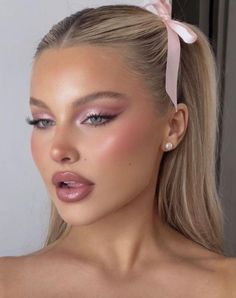 In the world of beauty, minimalistic makeup look is the chic and timeless trend that's here to stay. Embrace this trending shade of pale pink. - Part 3 Makeup Sephora, Makeup 101, Makeup Guide, Makeup Hacks, Glamour Makeup, Long Blonde