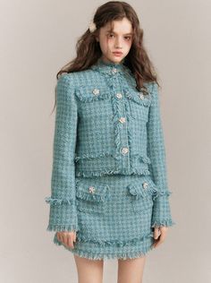 ❤︎Turquoise tweed jacket + turquoise tweed skirt❤︎ Tweed Jacket Outfit, Tweed Outfit, Blue Suit Jacket, Tweed Set, Chanel Suit, Mode Chanel, Chanel Tweed, Woven Jacket, Tweed Suits