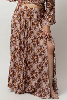 You can't go wrong with a stylish puff sleeve, tie-front crop top that allows you to complete your look. Available in sizes, XXS, XS, S, M, L, XL, 1X, 2X, 3X, 4X and 5X. Tie Dye Long Skirt, Floor Length Maxi Skirt, Plus Size Brands, Printed Maxi Skirts, Tie Dye Designs, Stylish Plus, Plus Size Skirts, Tie Dye Print, Fashion Advice