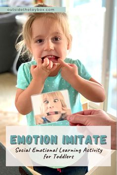 Socioemotional Activities Preschool, Happy Face Crafts Preschool, Emotion Lesson Plans For Toddlers, Toddler Social Emotional Activities, Social Emotional Learning Toddlers, Feelings And Emotions Activities Toddler, Toddler Emotion Activities, Feelings Crafts For Toddlers, Social Emotional Learning Activities For Toddlers